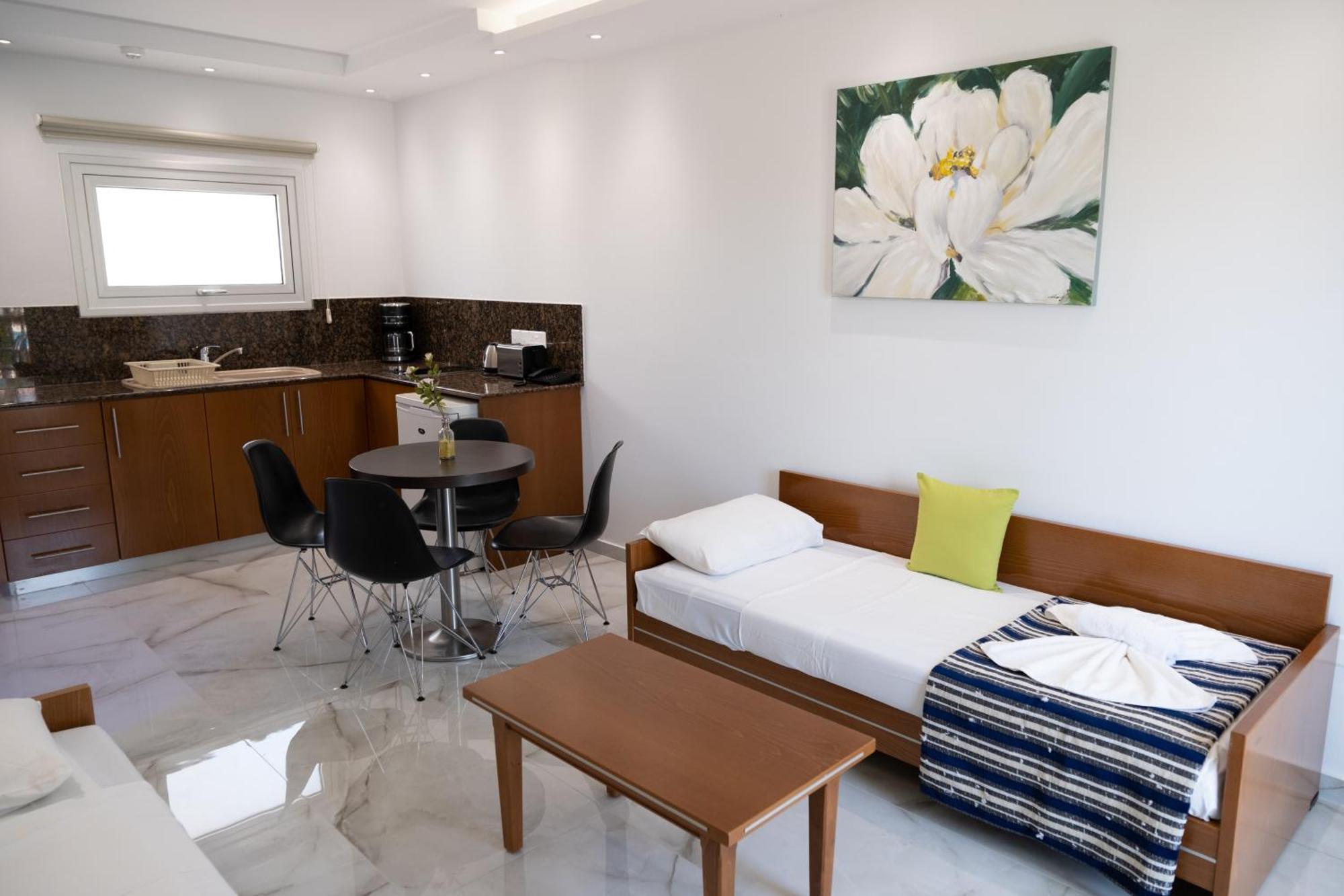 Loutsiana Deluxe Apts Ayia Napa Room photo